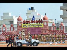 పంద్రాగస్టుకు కర్నూలు ముస్తాబు, కవాతు (పిక్చర్స్)
