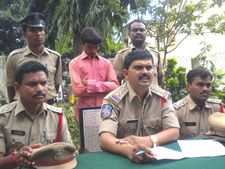 దారుణం: వృద్ధురాలిపై యువకుడు రేప్, విషమం(ఫొటో)