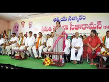 అంధ్ర కోడలిగా బాధ్యత: నిర్మలా సీతారామన్ (ఫొటోలు)