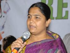 మలుపులు: మెదక్ ఎంపి అభ్యర్థిగా సునీతా లక్ష్మారెడ్డి?