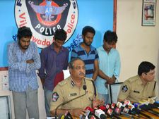 యువతులను మోసపుచ్చి బ్లూఫిల్మ్స్ (ఫొటోలు)