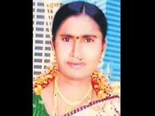 గల్ఫ్‌లో భర్త: ప్రియుడే చంపి, వివస్త్రను చేసి పడేశాడు