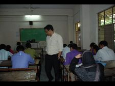 సివిల్స్ ప్రిలిమ్స్ ప్రశాంతం: టి, ఏపిల్లో తగ్గారు(పిక్చర్స్)