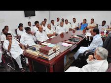 మెదక్ తెరాస అభ్యర్థి కొత్త ప్రభాకర్ రెడ్డి (పిక్చర్స్)
