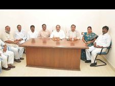 రిజైన్: ఏడ్చిన తుమ్మల, వందమంది: బాబు (పిక్చర్స్)