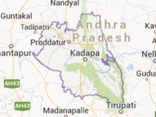 అనుమానంతో భార్యాబిడ్డల నరికివేత: దొంగల బీభత్సం