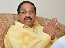 కారెక్కిన తుమ్మల, కేసీఆర్‌పై పొగడ్త, పొరపాటుగా జై..
