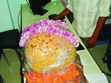  వేలం: 27కిలోల గణపతి లడ్డూకు రూ.2,12,000(ఫొటో)