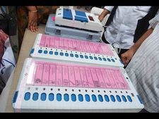 నందిగామలో పోలింగ్: ఓటేసిన తంగిరాల సౌమ్య