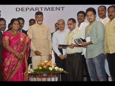 ‘మేడిన్ ఆంధ్రా’తో ముందుకు: బాబు(పిక్చర్స్)