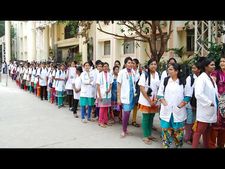 గాంధీ ఆసుపత్రిలో జూడాల ఆందోళన(ఫోటోలు)