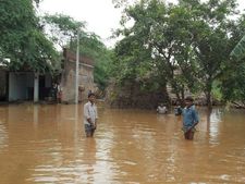 తుఫాను విలయం: ఉత్తరాంధ్ర విలవిల (ఫొటోలు)