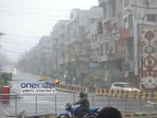 విశాఖ గోడు: వానతో సహాయక చర్యలకు గండి