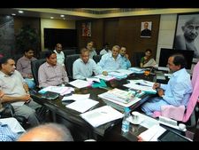 బాబు చేస్తే తప్పు లేదు, నేను చేస్తే..: కెసిఆర్ (పిక్చర్స్)