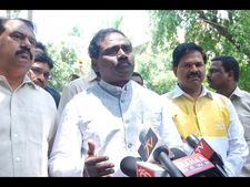 వెనక్కి తగ్గిన రావెల, మీడియాపై నెపం: కామినేని ఫైర్