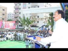 సింహపురిగా మారుస్తాం!: వెంకయ్య (పిక్చర్స్)