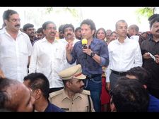 బాబు ఆరా, పీఆర్ కండ్రికలో సచిన్ హల్‌చల్ (పిక్చర్స్)