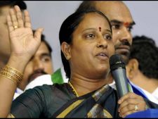 చీఫ్ ట్రిక్స్ వద్దు: కొండా సురేఖ, భయపడం: జగదీష్