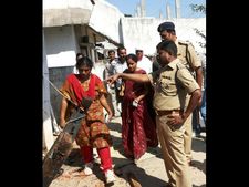 కరీంనగర్‌లో పేలుడు, చెల్లాచెదురైన శరీర భాగాలు (ఫోటోలు)
