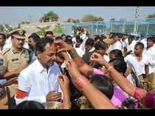 సిద్దిపేట స్కీంలో ఎర్రన్నాయుడి పాత్ర: కెసిఆర్(పిక్చర్స్)