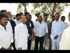 సిద్దిపేట ఆదర్శంగా ముందుకు: కెసిఆర్, హెలిప్యాడ్ వద్ద మంటలు(పిక్చర్స్)
