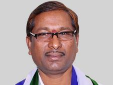 ఇటు షర్మిల పరామర్శ: అటు గులాబీ గూటికి ఎమ్మెల్యే?