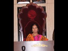 కేసీఆర్‌ను ఒప్పించి చేయకుంటే, పేరు మార్చుకుంటానని తెరాస మహిళా నేత సవాల్!