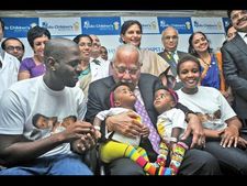 కవలలను కాపాడిన చెన్నై అపోలో... చైర్మన్‌ ప్రతాప్‌ సి.రెడ్డి అభినందన (ఫోటోలు)