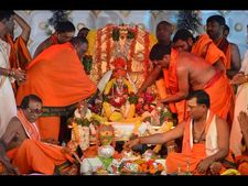 కొమురవెల్లి మల్లన్న సేవలో కెసిఆర్, దత్తన్న(పిక్చర్స్)