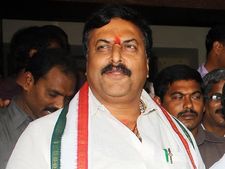 ప్లాంటును తరలిస్తారా?: పొంగులేటి, అధికారమివ్వాలని షబ్బీర్