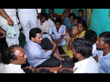 పెనుకొండ: బాధితులకు జగన్ పరామర్శ(పిక్చర్స్)