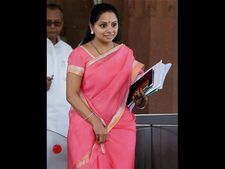 కల్వకుంట్ల కవిత స్వైన్ ఫ్లూతో బాధపడుతున్నారా?