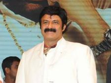  ఒక్కోక్కర్ని కలుస్తూ ధైర్యం: బాలకృష్ణను కలచివేసింది