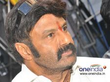 బాలకృష్ణ అభిషేకం: ఎన్టీఆర్ విగ్రహానికి నిప్పు, ఉద్రిక్తం