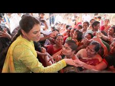 టీలో షర్మిల నమస్కారాలు, పరామర్శ (పిక్చర్స్)