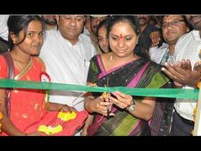 నిర్భయ సెంటర్‌లో కల్వకుంట్ల కవిత, ఎమ్మెల్యేతో కలిసి (పిక్చర్స్)