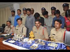 ఆటోతో పగలు రెక్కీ, రాత్రి పూట చోరీ (ఫోటోలు)