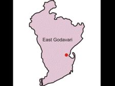 బీచ్‌కెళ్లి వస్తున్న నవ దంపతులపై బీర్ సీసాలతో దాడి