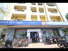 పట్టపగలే బ్యాంకు ఎదుట రూ. 6లక్షలు చోరీ(ఫోటోలు)