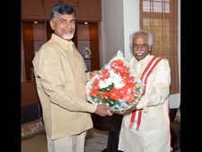 మోడీ పాలన అవసరం, ఐనా: చంద్రబాబు (పిక్చర్స్)