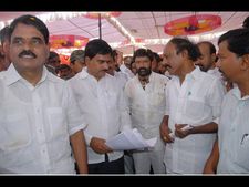 పేరు మార్చాలన్న బాలకృష్ణ, బాధ్యత మీదేనని బీజేపీపై జేపీ అసహనం