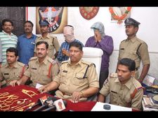 రైళ్లలో బీహార్, హర్యానా కేటుగాళ్లు (పిక్చర్స్)