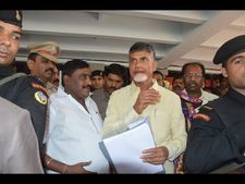 హైదరాబాద్ కంటే మిన్నగా, చైనా షాంఘైలా: బాబు