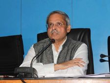 ఆత్మరక్షణలో ఏపీ: గన్స్ లేకుండా చంపారని పరకాల