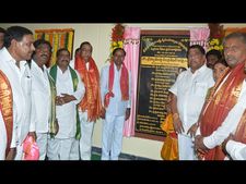 నర్సింహస్వామికి కెసిఆర్ పట్టువస్త్రాలు(పిక్చర్స్)