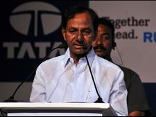 పునాదిరాళ్లు వెక్కిరిస్తున్నాయి, గత ఆంధ్ర సిఎంలకే చెల్లింది: కెసిఆర్