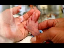 కూతురిని కొన్న దంపతులు: రేటు రూ. 10 వేలు