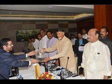  ఏపీ రాజధానిలో జపాన్ పాఠశాలలు: పెట్టుబడిదారులకు బాబు హామీ(ఫోటోలు)