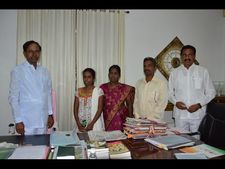 సీఎం అభినందన, ప్రభుత్వ ఖర్చుతో డాక్టర్(ఫోటోలు)