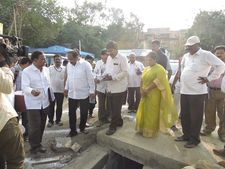 ఏంటిది: మంత్రి నారాయణకి కోపమొచ్చింది(పిక్చర్స్)